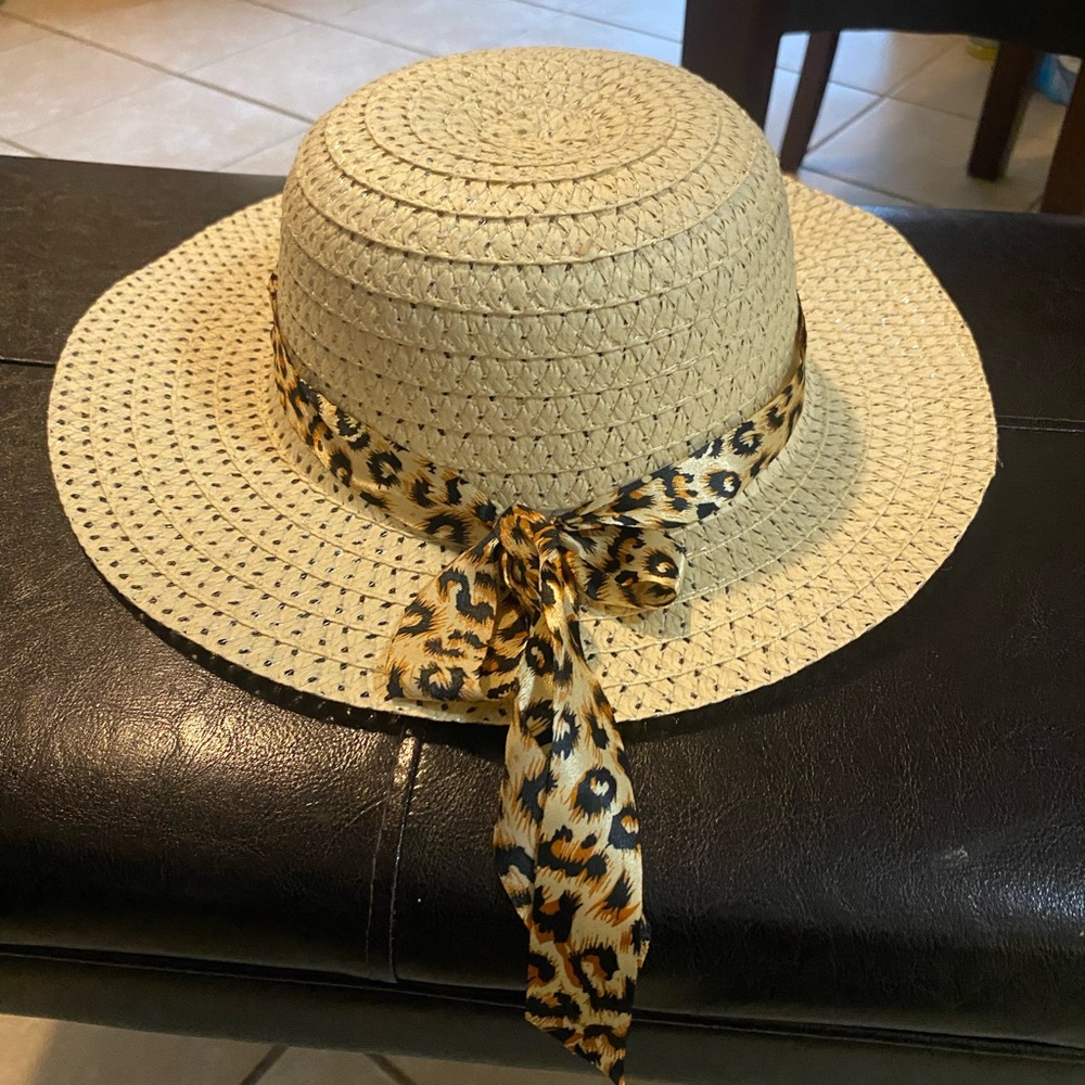 Straw hat - Picture 3 of 3
